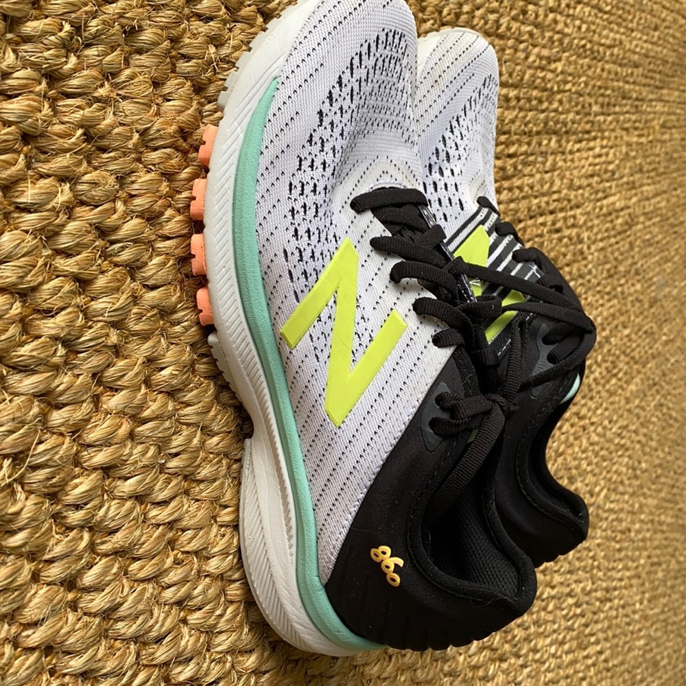 LIKE NEW NEW BLANCE 860  V.10 worn maybe 3 times.
